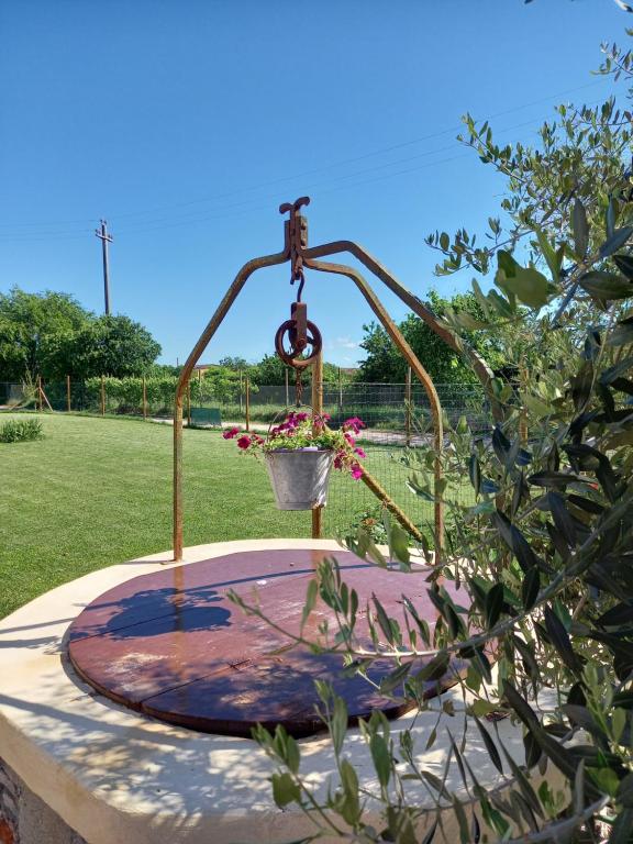 Bazén v ubytovaní Agriturismo il Fontanile alebo v jeho blízkosti