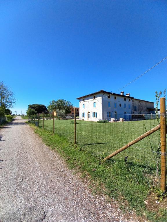 Budova, v ktorej sa farma nachádza