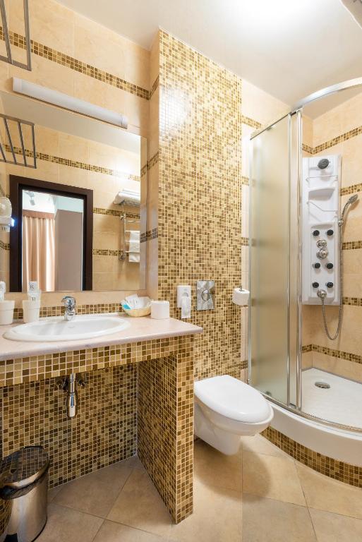 a bathroom with a toilet and a sink and a shower at Business Hotel Diplomat in Nizhny Novgorod