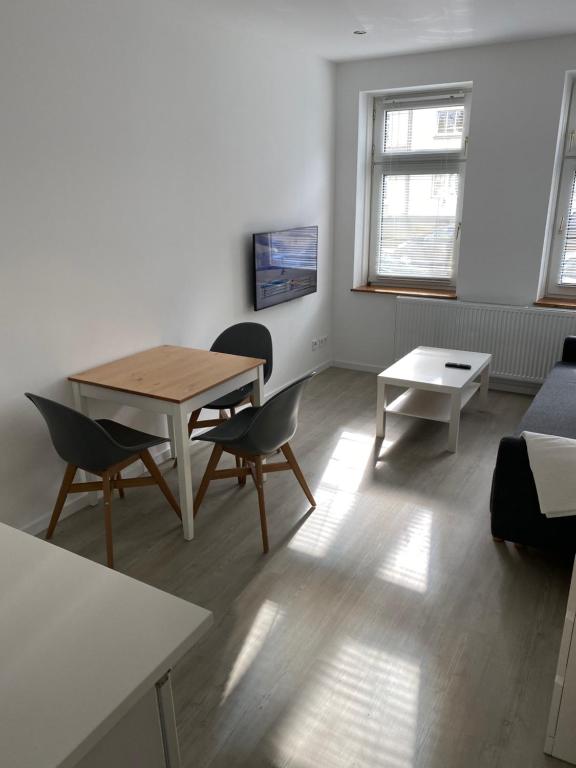 a living room with a table and chairs and a couch at Zentrale und schöne Ferienwohnung in Lübeck
