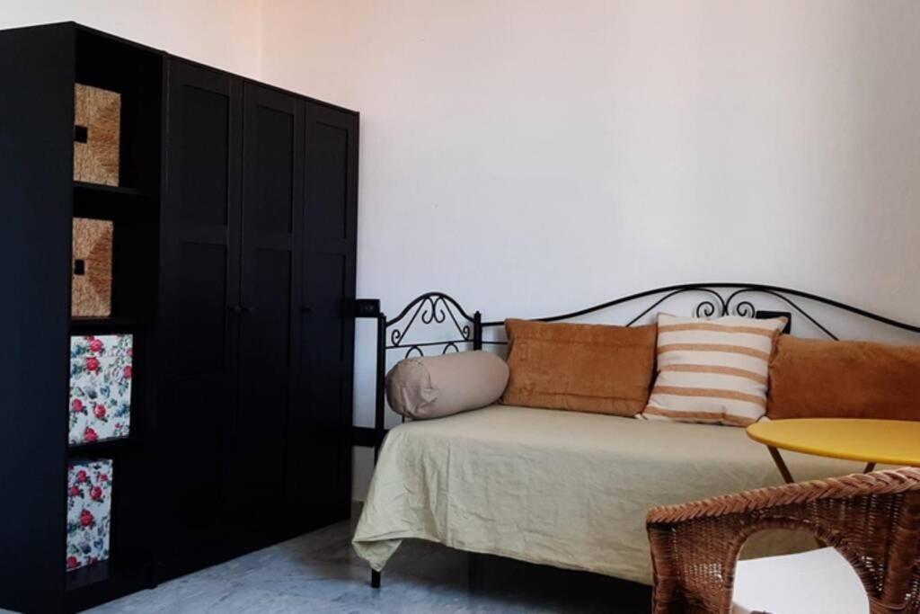 A bed or beds in a room at Prestigioso terratetto a 100 mt dal mare