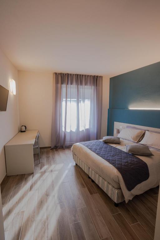 A bed or beds in a room at Hotel Cavallo Bianco