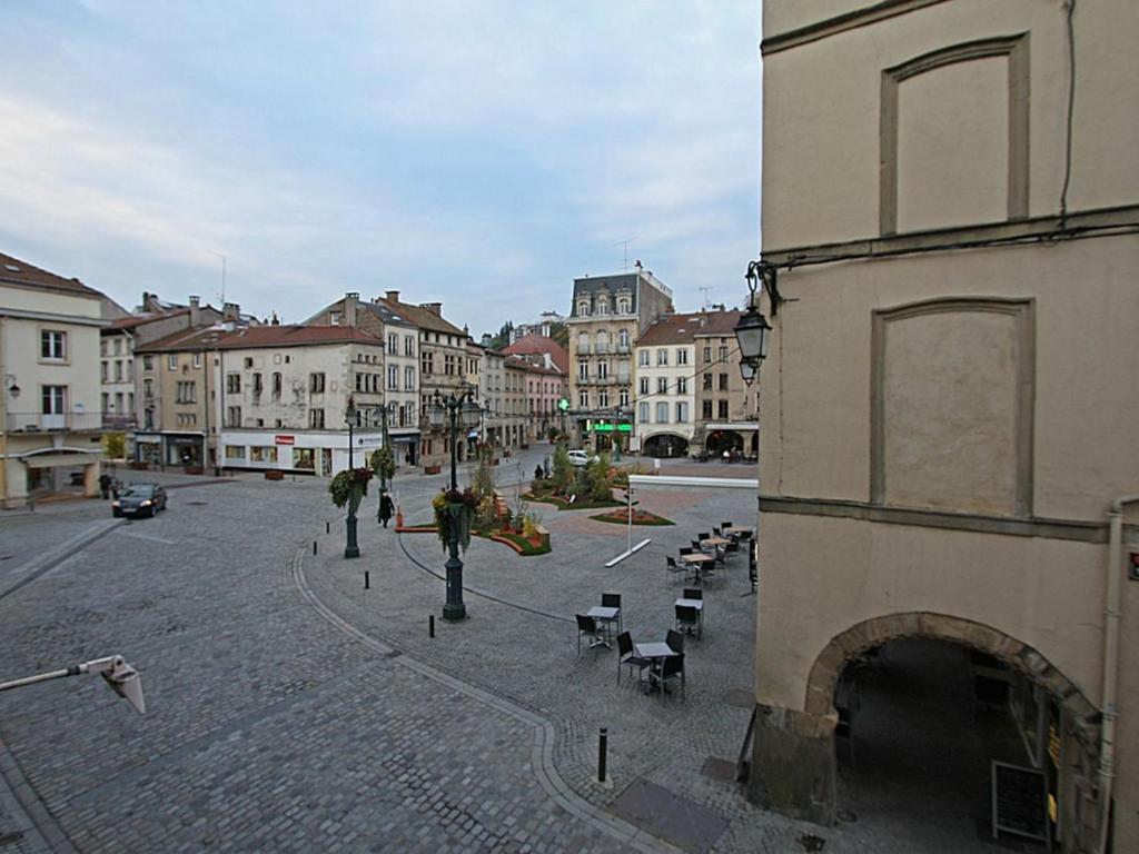 a city street with buildings and tables and chairs at Gîte Épinal, 4 pièces, 6 personnes - FR-1-589-82 in Épinal