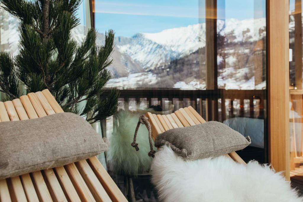 Nespecifikovaný výhled na hory nebo výhled na hory při pohledu z hotelu