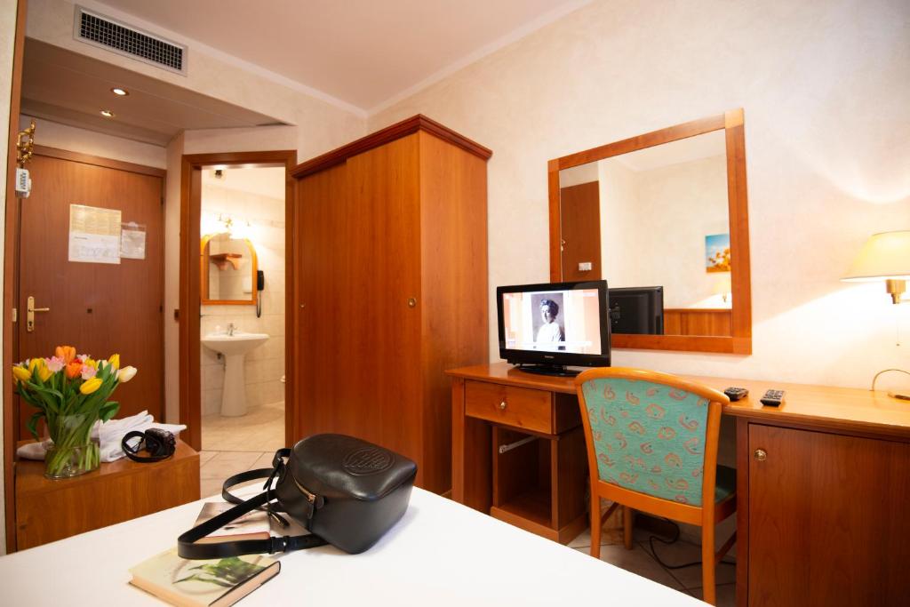 Telewizja i/lub zestaw kina domowego w obiekcie Hotel Corte Regina