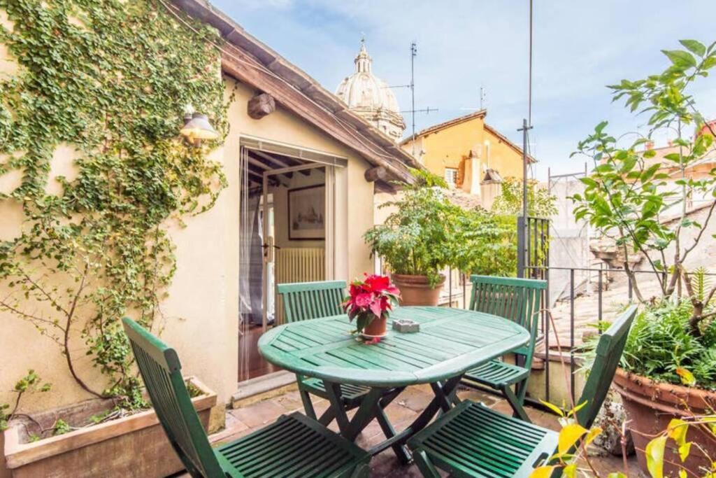 Vonkajšia záhrada v ubytovaní Campo de Fiori Luxury House