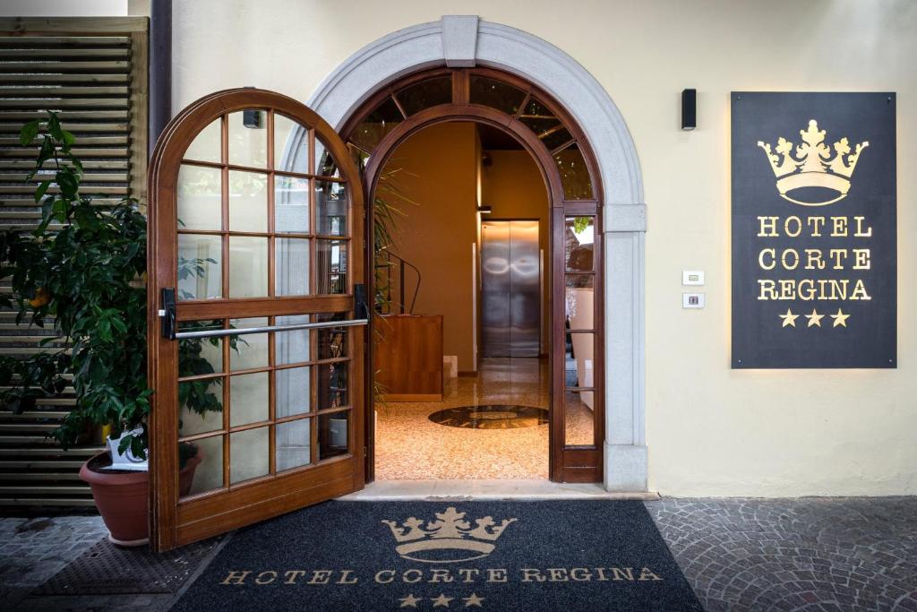 シルミオーネにあるHotel Corte Reginaのギャラリーの写真