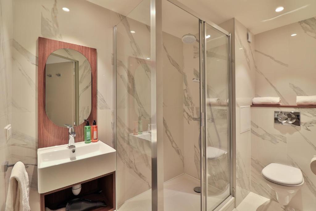 Hotel du Pin Nice Port - Resim 17