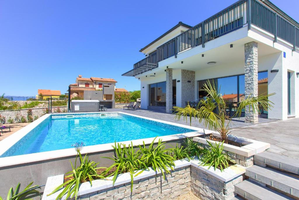 Bazén v ubytování Holiday house VILLA LUCIJA nebo v jeho okolí