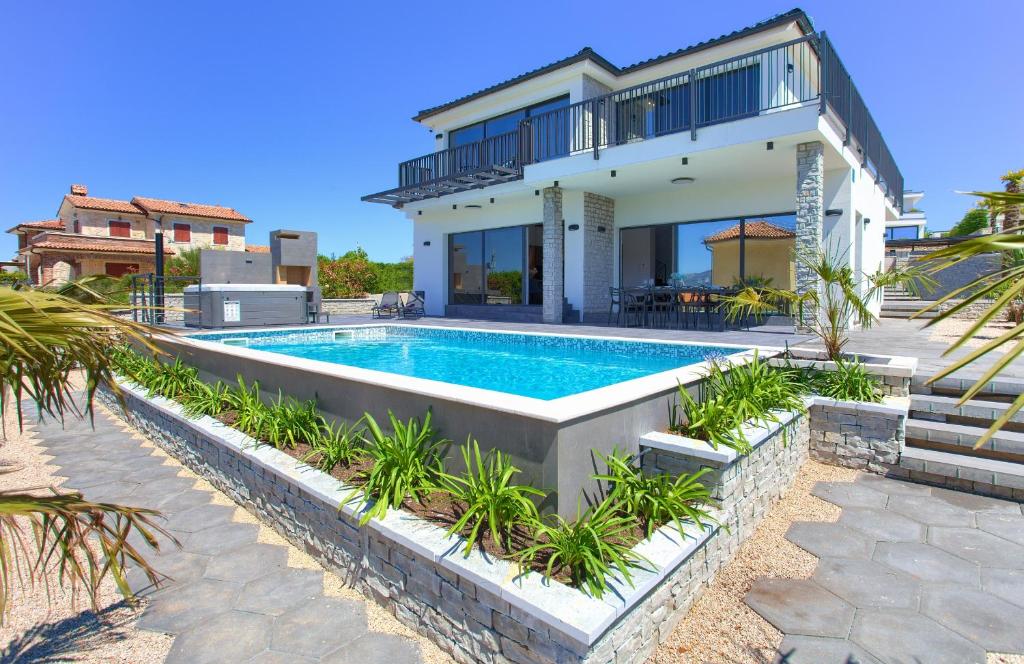 Bazén v ubytování Holiday house VILLA LUCIJA nebo v jeho okolí