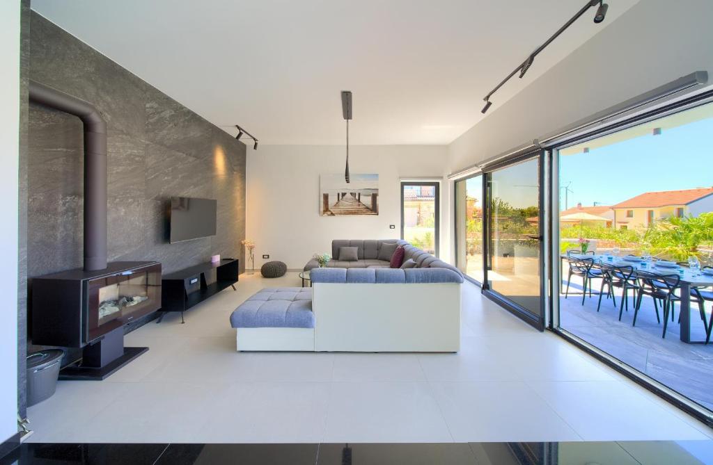 TV a/nebo společenská místnost v ubytování Holiday house VILLA LUCIJA