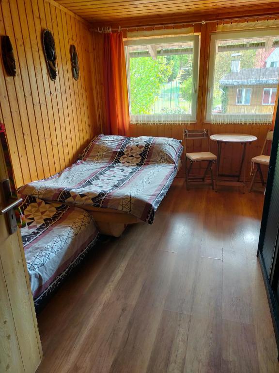 Postel nebo postele na pokoji v ubytování Iza-pokoje do wynajecia