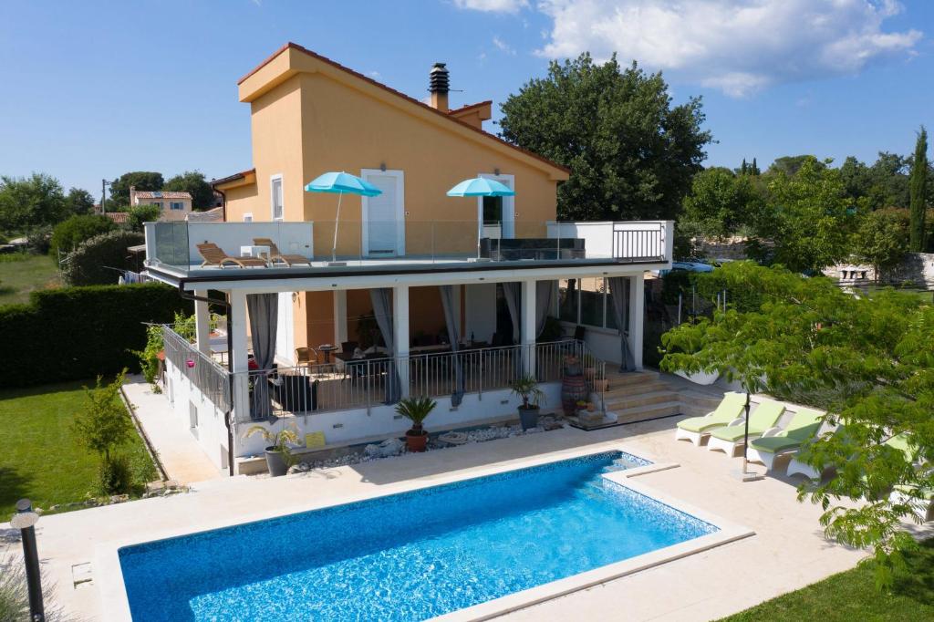 Bazén v ubytování Villa Margherita nebo v jeho okolí