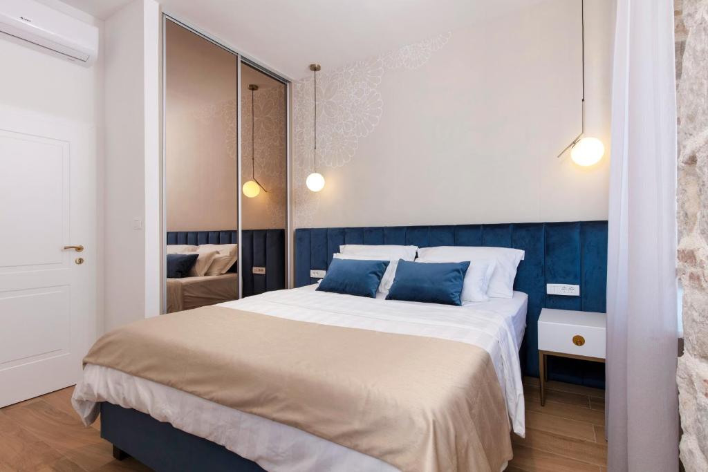 Postel nebo postele na pokoji v ubytování Luxury rooms Spalatum