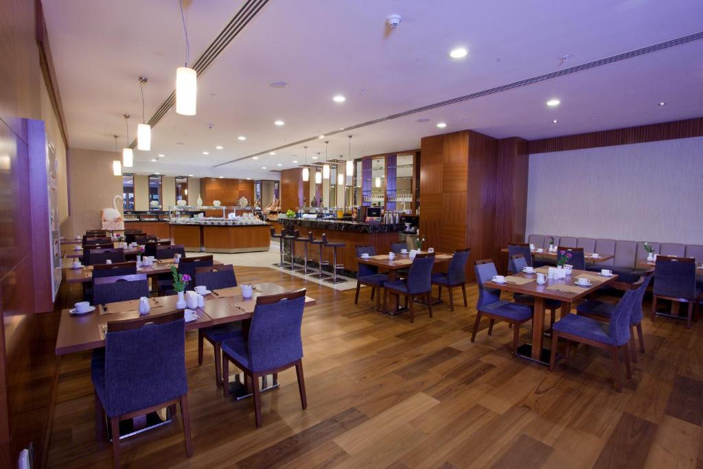 A restaurant or other place to eat at The Parma Hotel & Spa Taksim