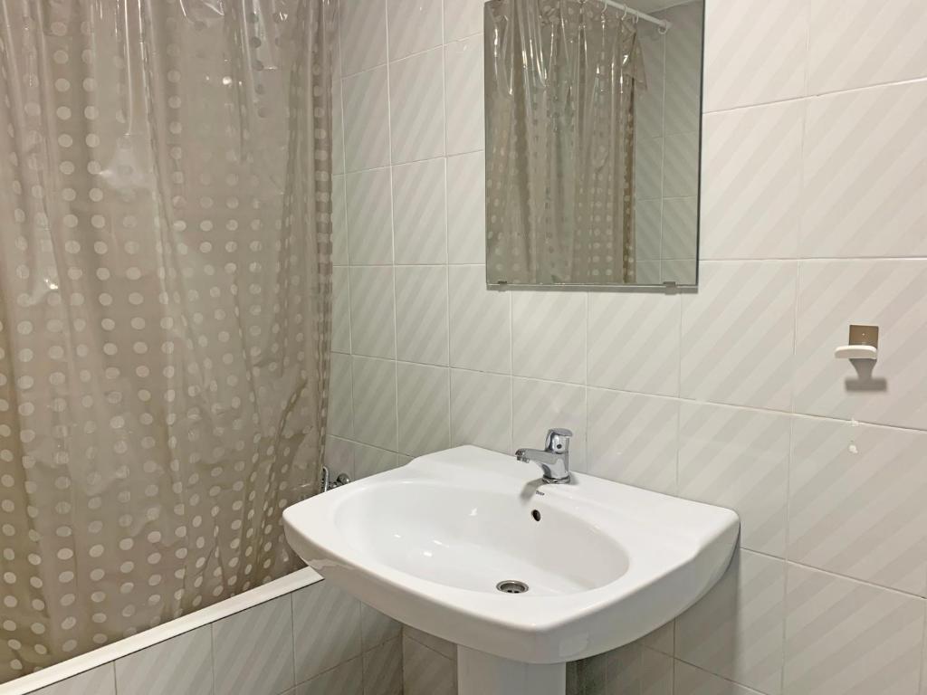 A bathroom at Apartamentos Playa del Cargador 3000