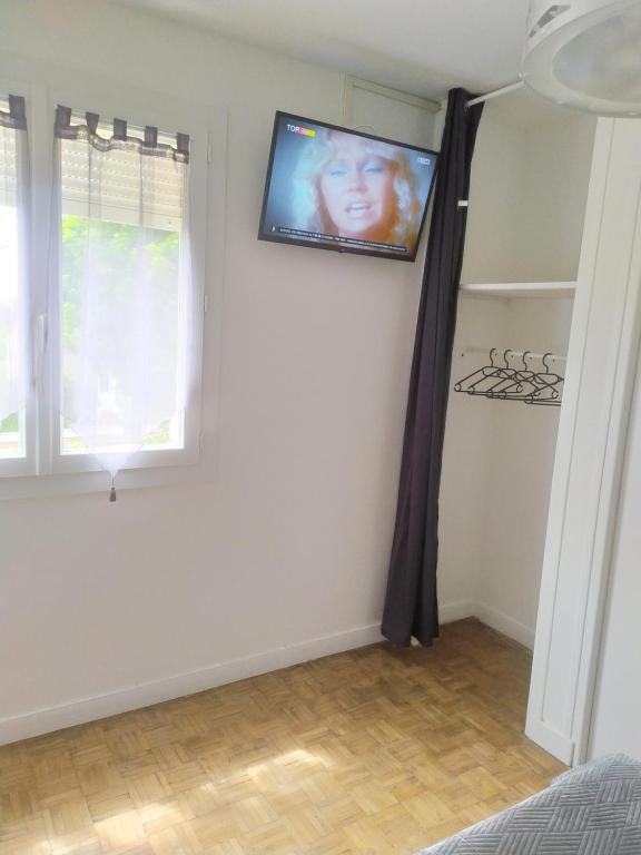 TV a/nebo společenská místnost v ubytování appartement 8 couchages 3 chambres