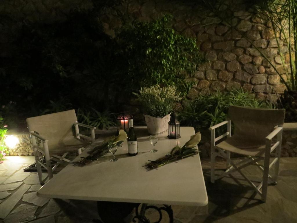 Villa Manos Hotel - 8