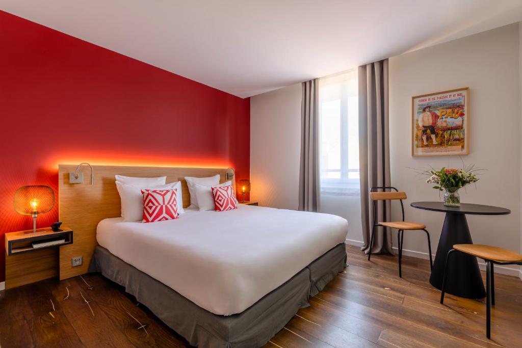 Postel nebo postele na pokoji v ubytování Hotel Villa Koegui Biarritz