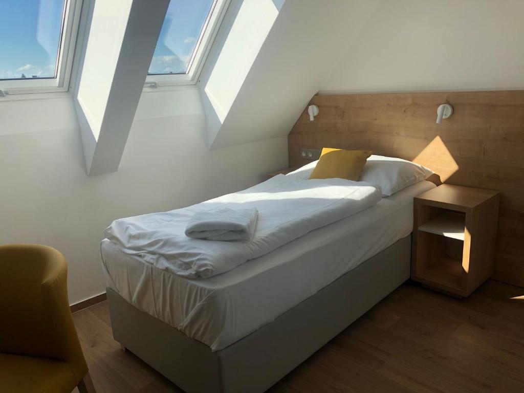 Postel nebo postele na pokoji v ubytování Hotel Slavia