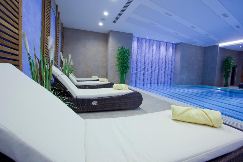 The swimming pool at or close to The Parma Hotel & Spa Taksim