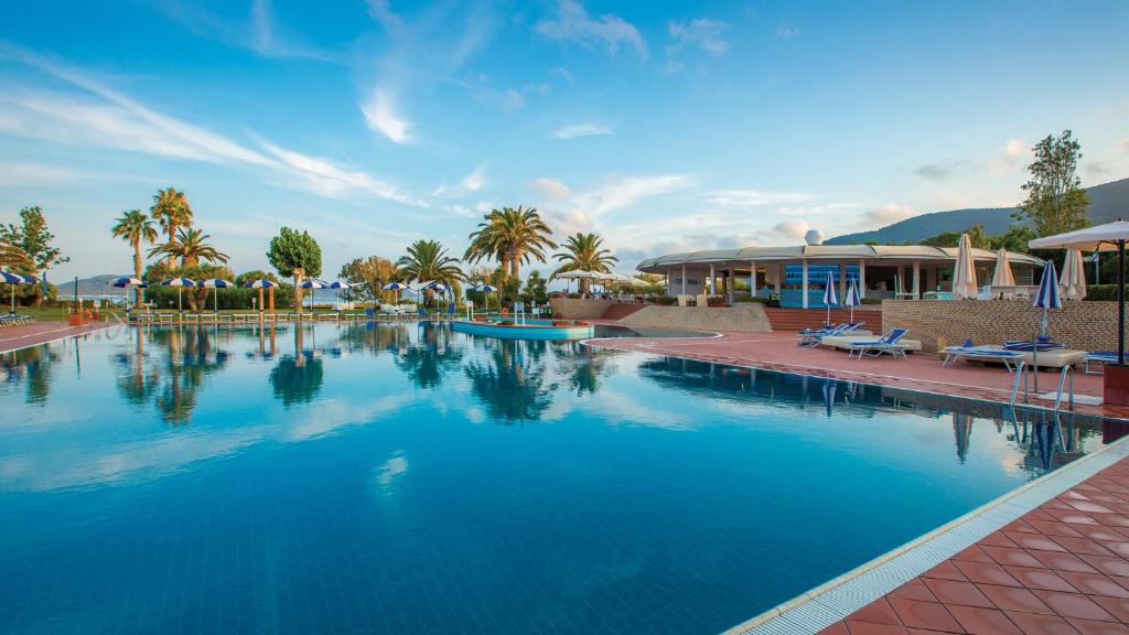 Bazén v ubytování Baia di Conte Resort nebo v jeho okolí