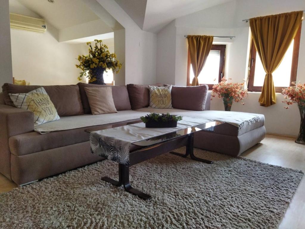 Posezení v ubytování Apartment Stasha with free access to gym