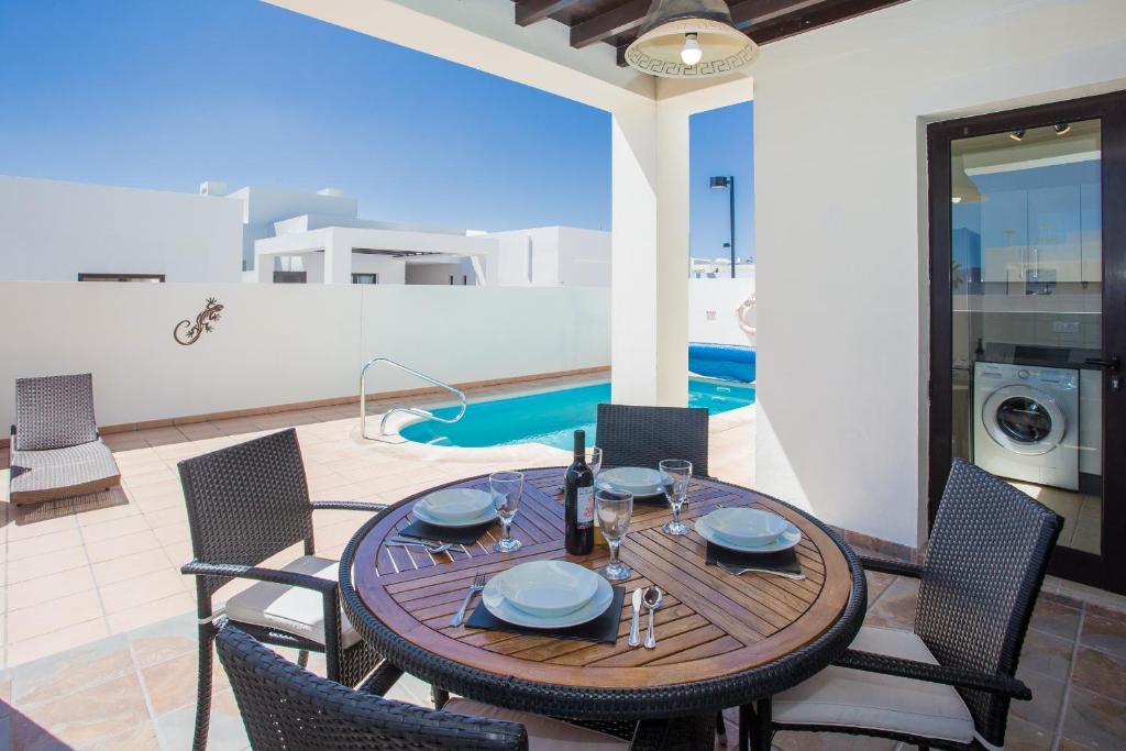 Fotografie z fotogalerie ubytování Beautiful 2-Bed Villa in Playa Blanca -Rosa Blanca v destinaci Playa Blanca