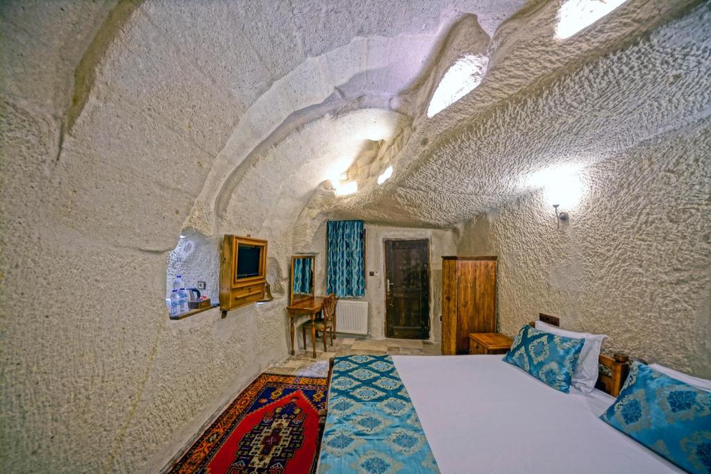 Elysee Cave House - 1