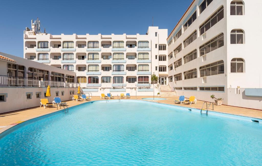 Bazén v ubytování Aparthotel Navigator nebo v jeho okolí