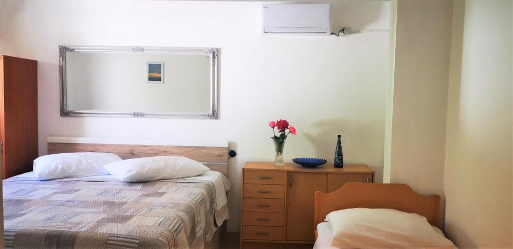 Postel nebo postele na pokoji v ubytování Apartmani Divić