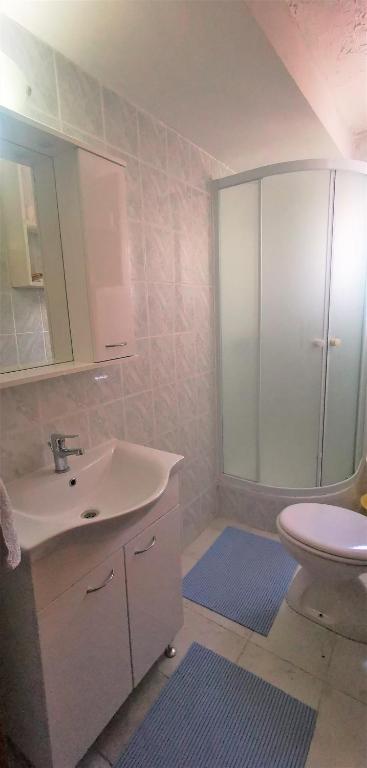 Koupelna v ubytování Apartmani Divić