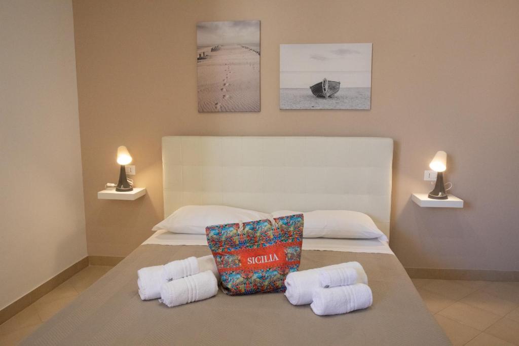 Postel nebo postele na pokoji v ubytování b&b Zio Luciano