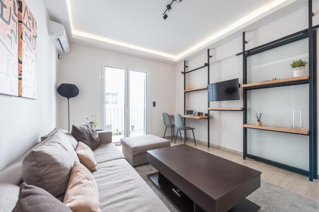 A seating area at Petraki Residence 1bdr Apt with balcony 1 min from Ermou str