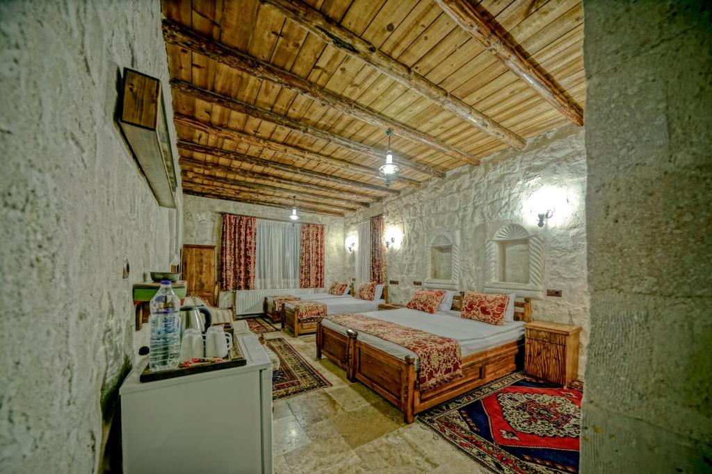 Postel nebo postele na pokoji v ubytování Elysee Cave House