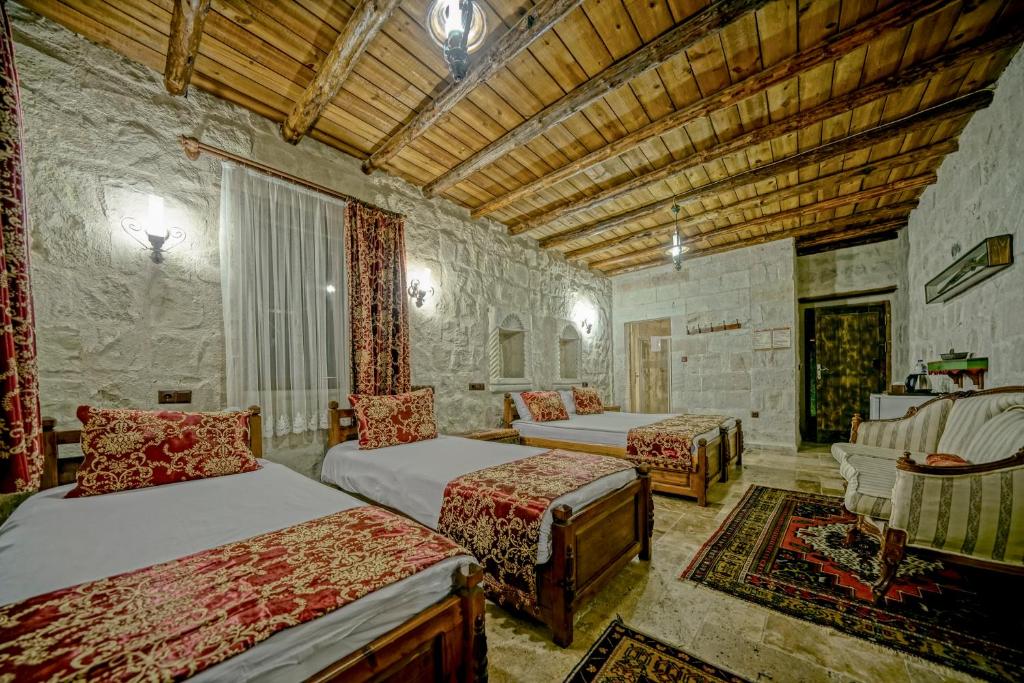 Postel nebo postele na pokoji v ubytování Elysee Cave House