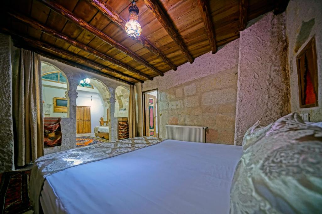 Postel nebo postele na pokoji v ubytování Elysee Cave House