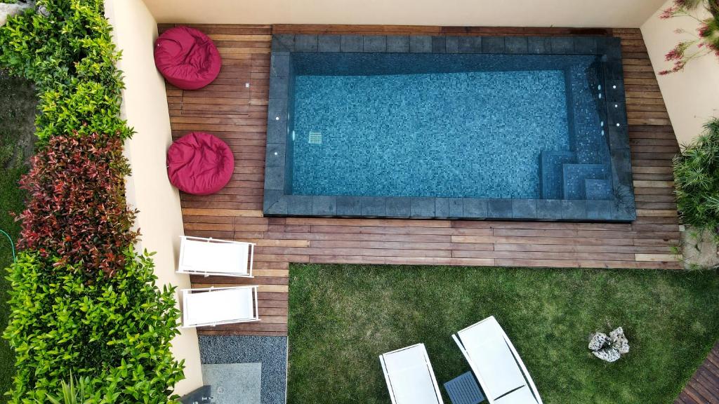 an overhead view of a swimming pool with chairs and plants at Lida Garden Villa in Anavissos