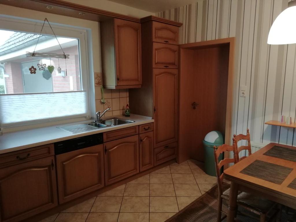 Η κουζίνα ή μικρή κουζίνα στο Meyers Ferienwohnung