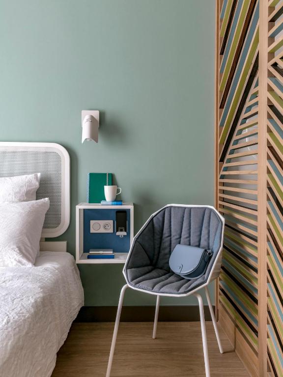Postel nebo postele na pokoji v ubytování OKKO Hotels Nice Aéroport