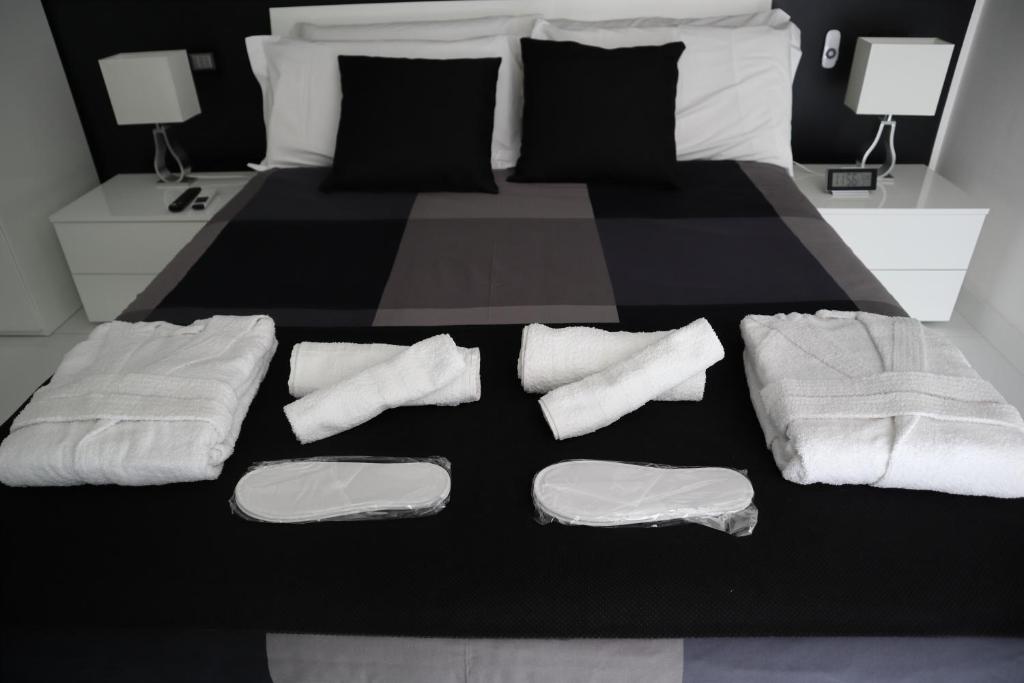 A bed or beds in a room at Rettifilo 201 Exclusive Rooms