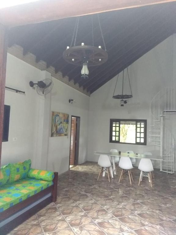  Casa Ampla com Piscina e Piscina Natural.