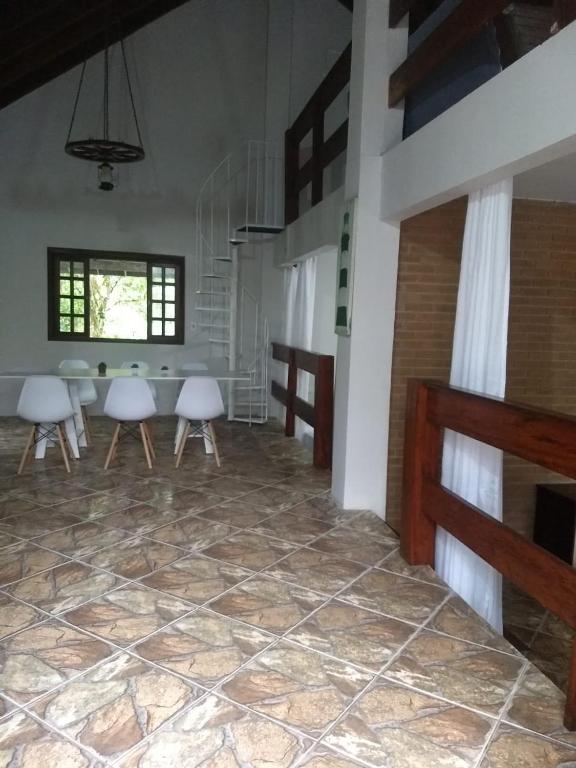  Casa Ampla com Piscina e Piscina Natural.