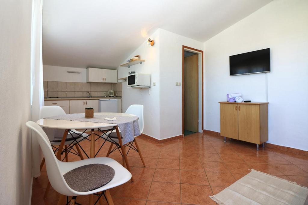 Kuchyň nebo kuchyňský kout v ubytování Apartmani i sobe Josica