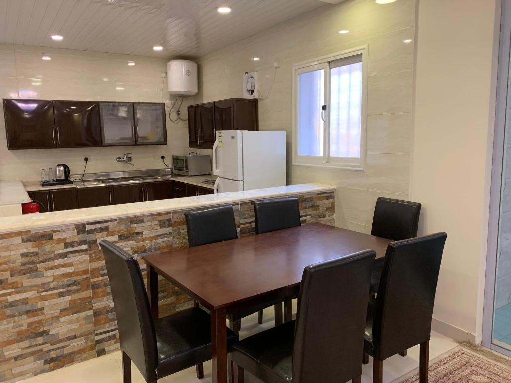 Kuchyň nebo kuchyňský kout v ubytování وشل للشقق المخدومة واحة الغروب سابقا Washal Serviced Apartments