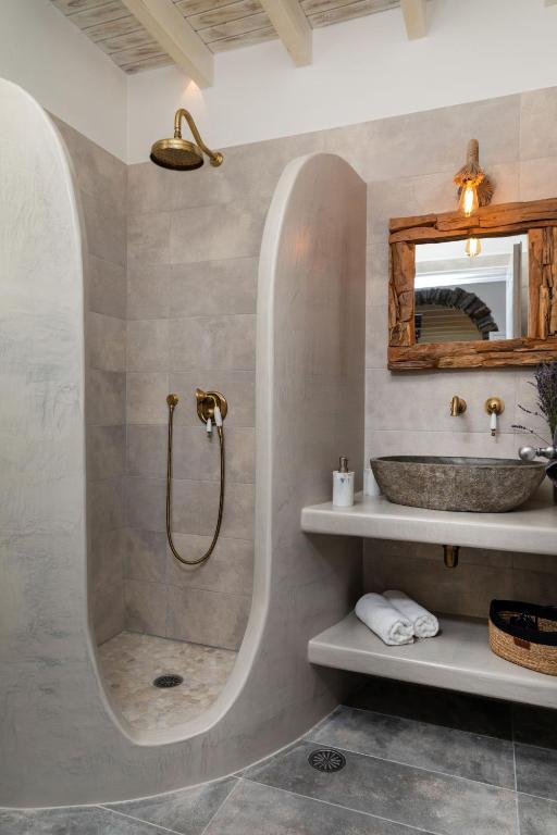 A bathroom at Naxian Icon Luxury Residence