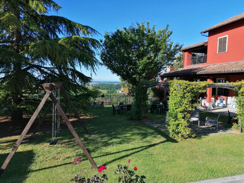 una telecamera nel cortile di una casa di La Bella Vite a Moncalvo