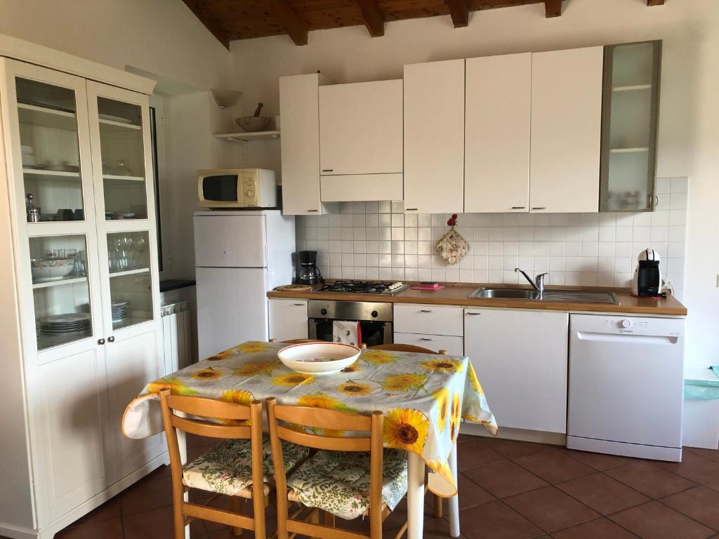 A kitchen or kitchenette at Dolcevia