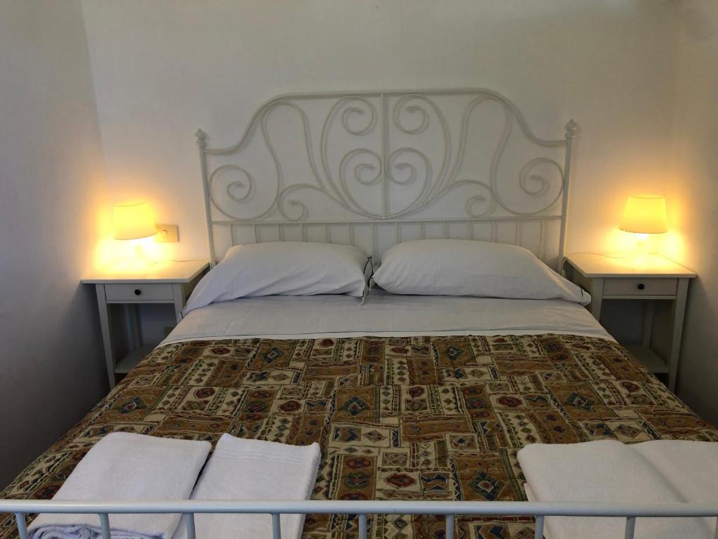 A bed or beds in a room at Dolcevia