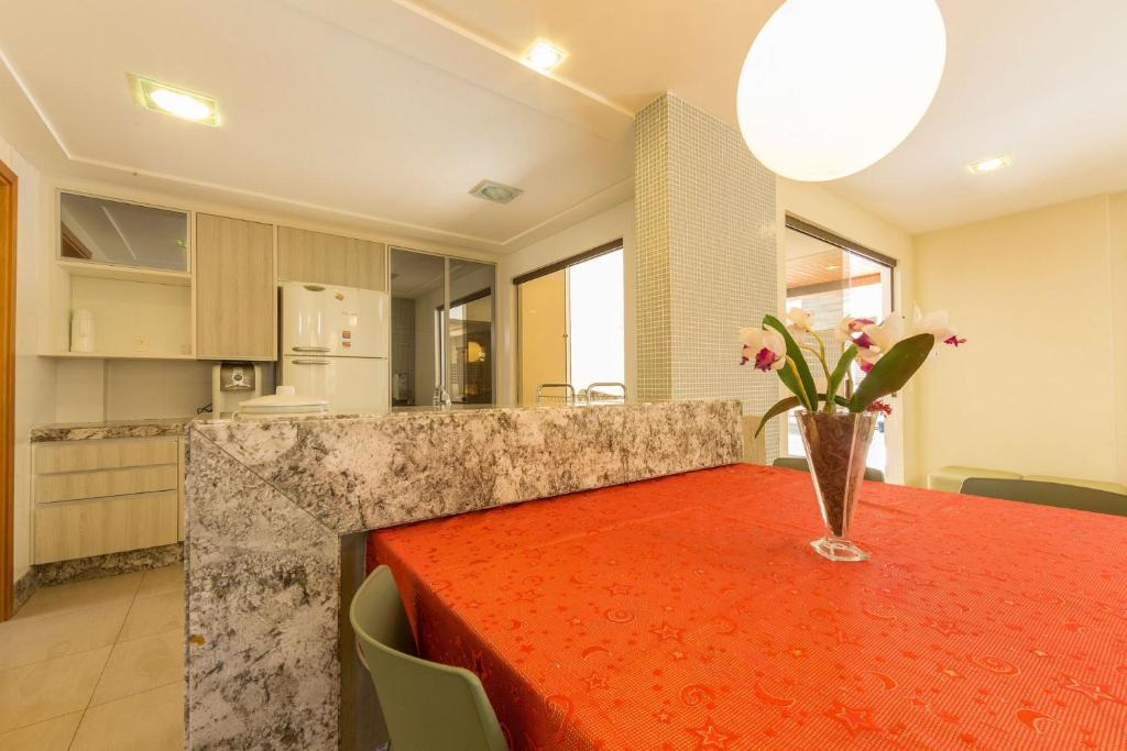  Vila com 4 casas na praia de Cotovelo por Carpediem